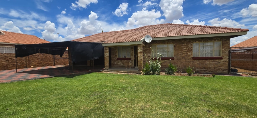 3 Bedroom Property for Sale in Meiringspark Ext 1 North West